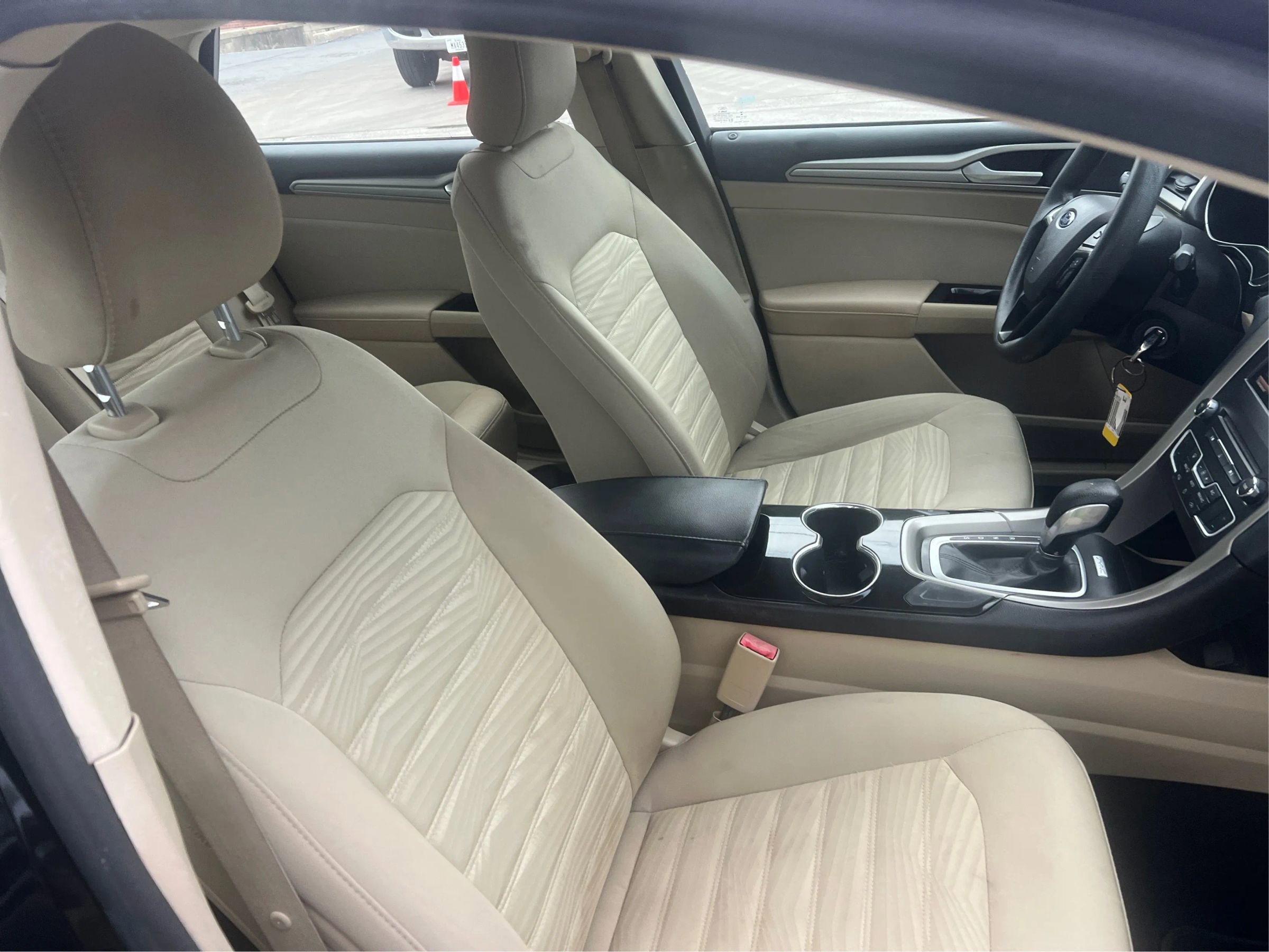 Used 2016 Ford Fusion SE image 25