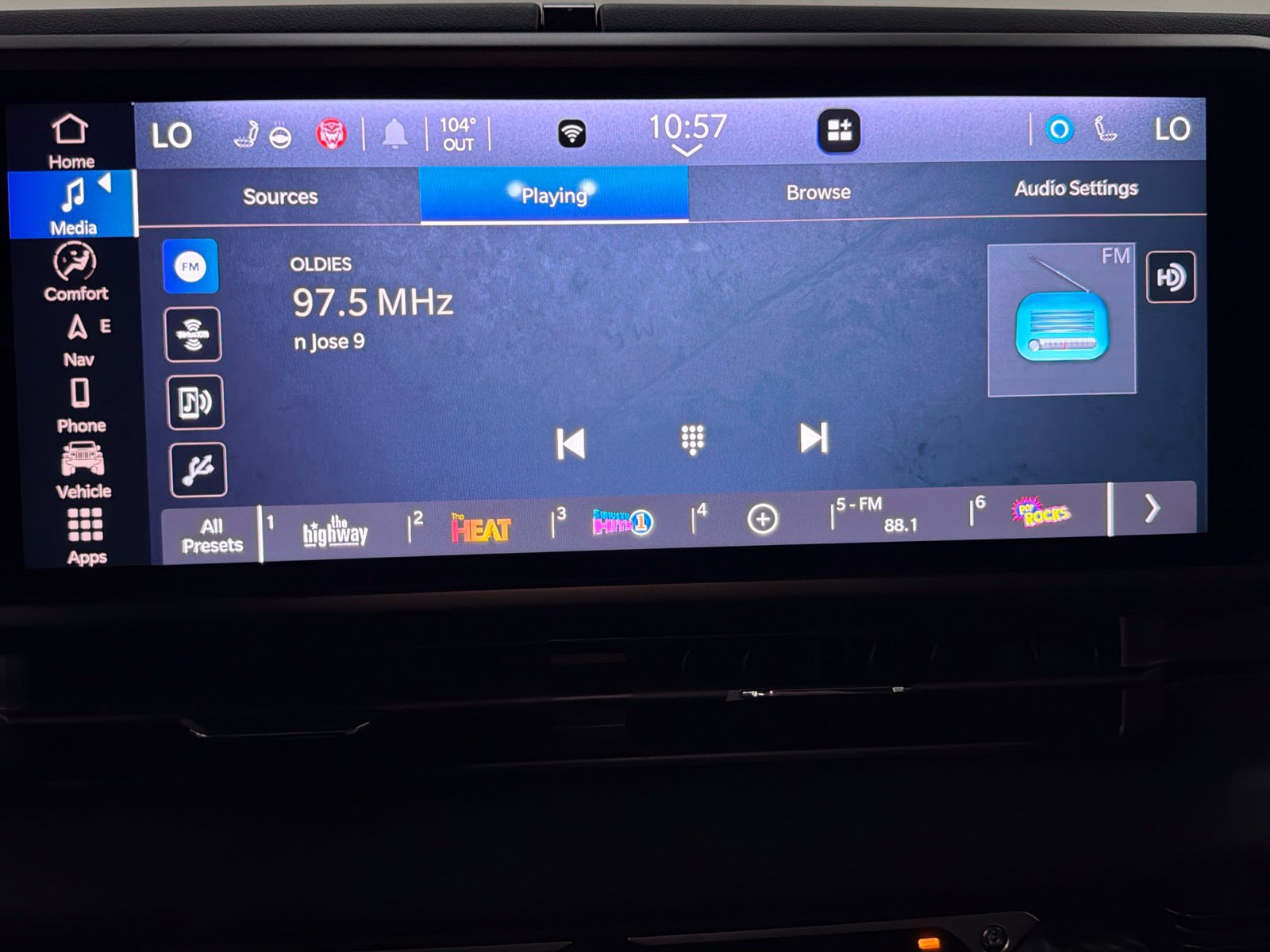 Used 2025 Jeep Gladiator Mojave AWD/4WD image 32