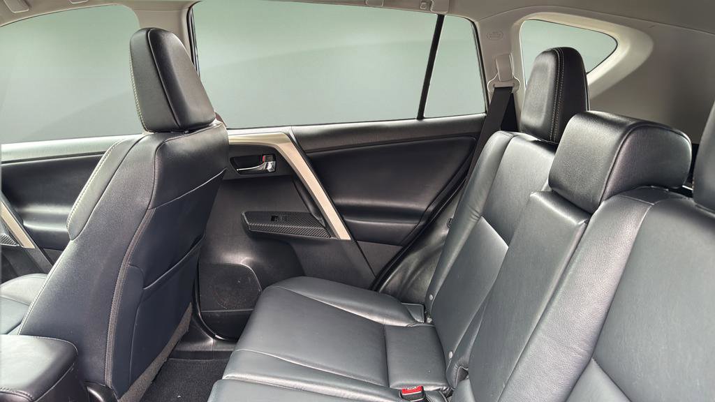 Used 2015 Toyota RAV4 Limited image 16