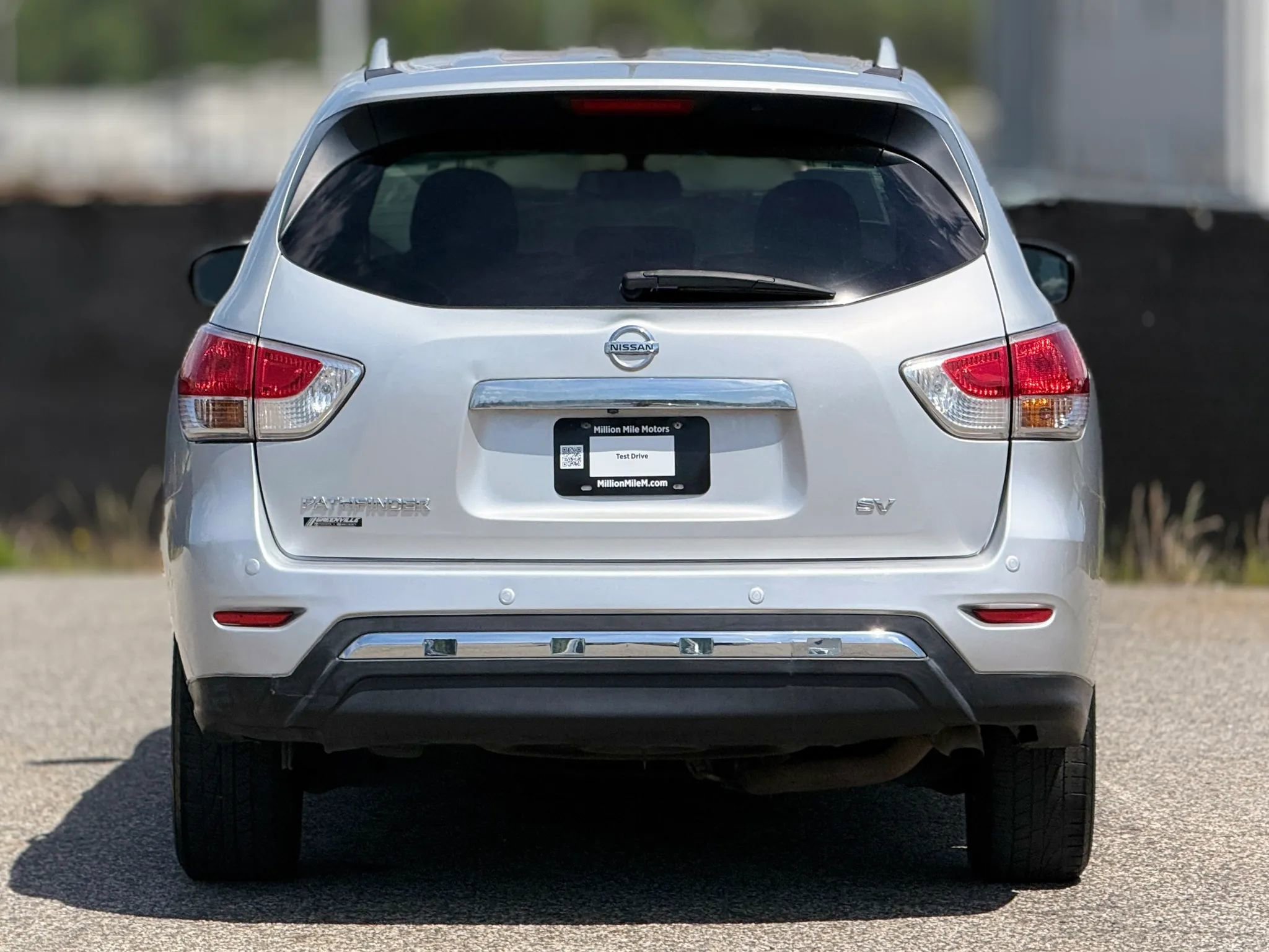 Used 2015 Nissan Pathfinder SV image 4