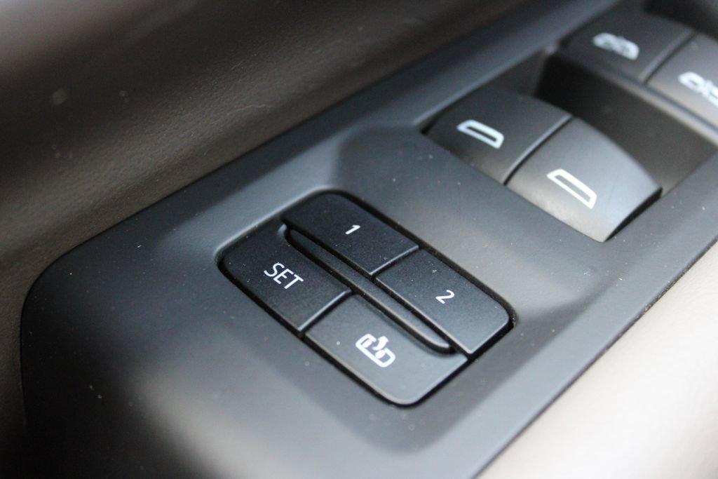 Used 2022 Chevrolet Tahoe LT w/ Luxury Package RWD image 47