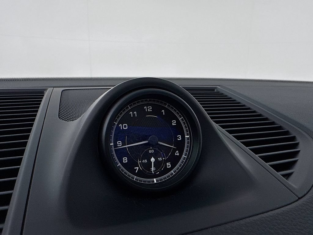 Certified 2025 Porsche Macan AWD/4WD image 35