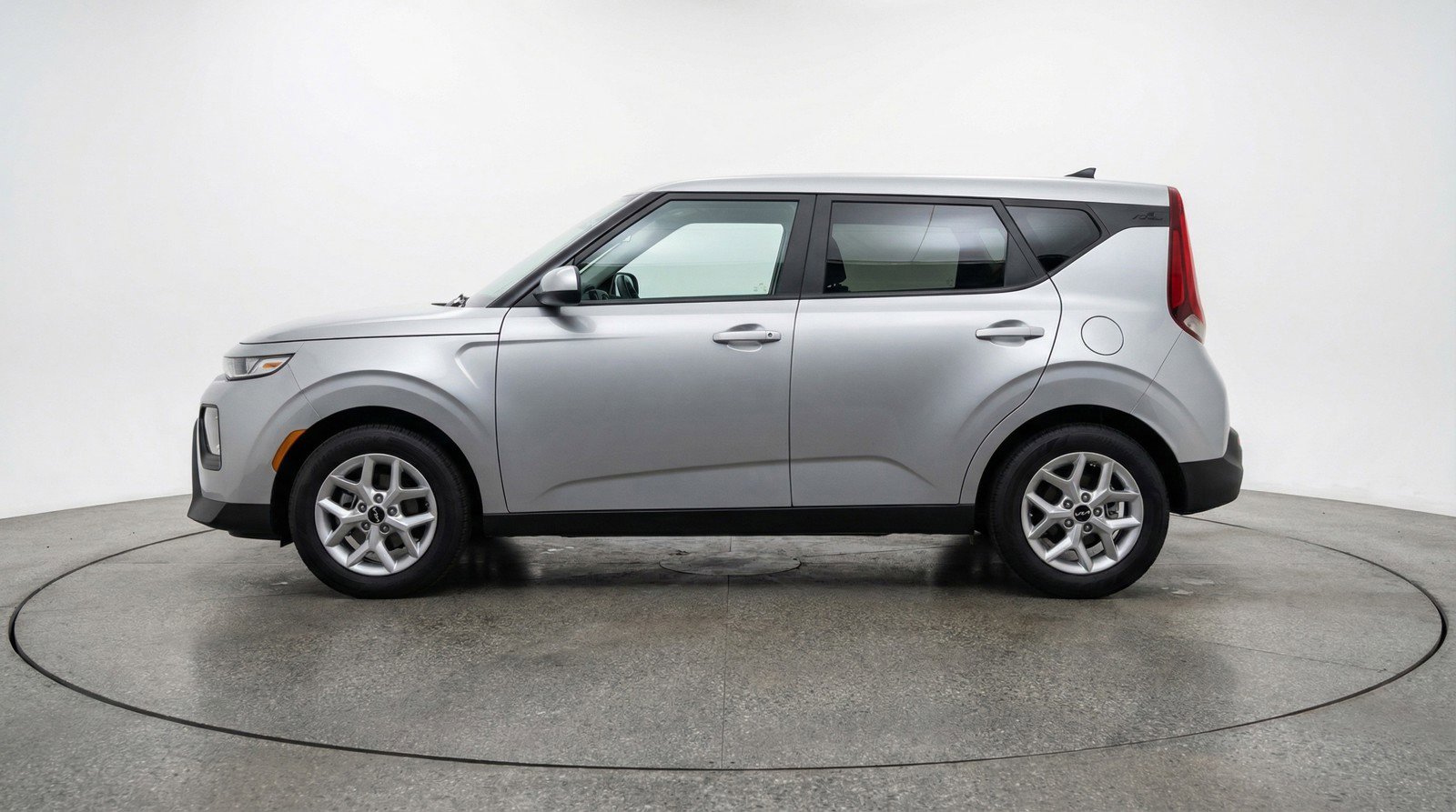 Used 2025 Kia Soul LX w/ LX Technology Package FWD image 5