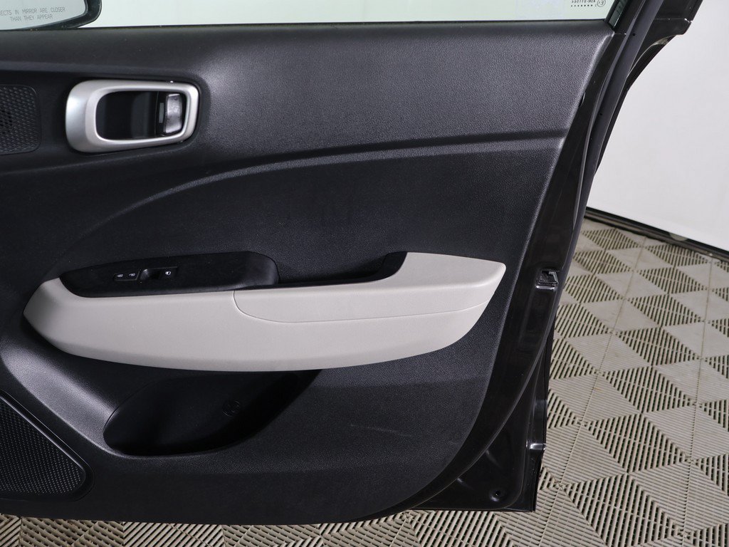 Used 2020 Hyundai Venue SEL FWD image 18