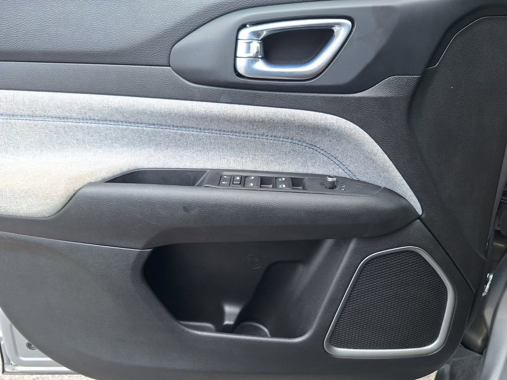 Used 2023 Jeep Compass Sport image 20