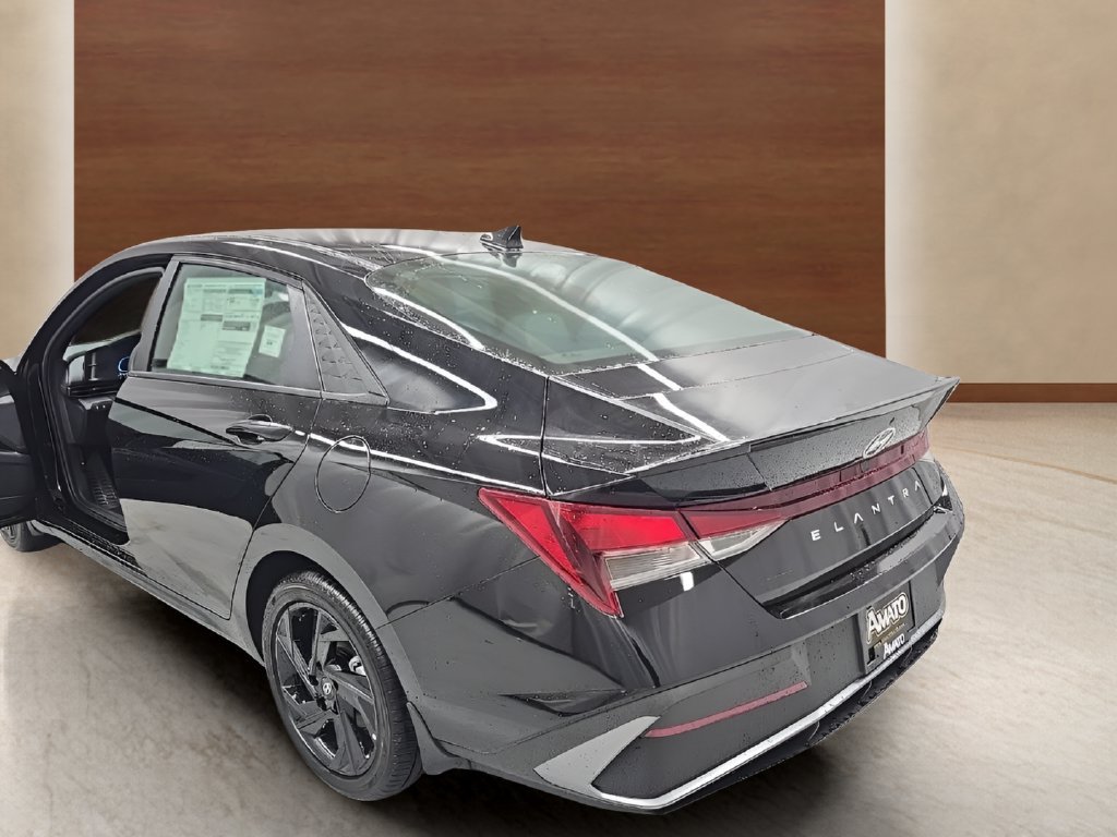 New 2026 Hyundai Elantra SEL Sport FWD image 5