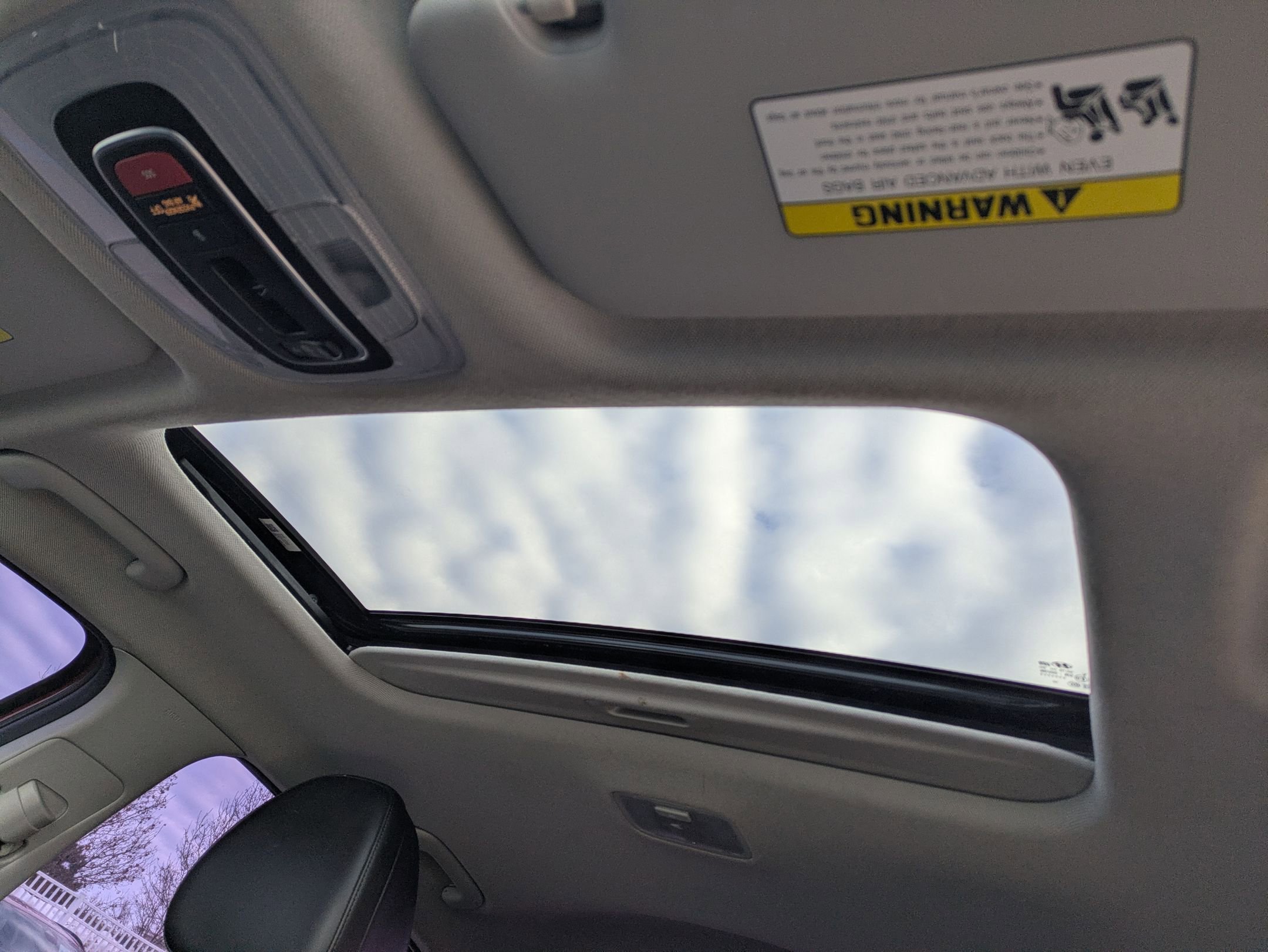 Used 2022 Hyundai Elantra Limited image 13