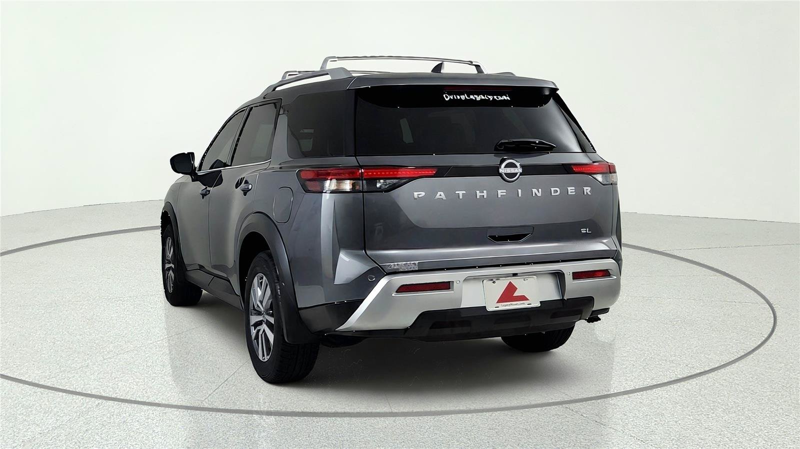Used 2025 Nissan Pathfinder SL FWD image 5