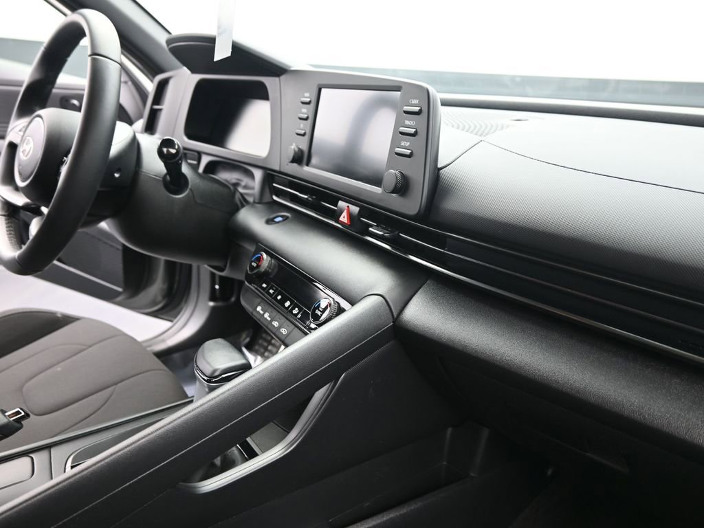 Used 2025 Hyundai Elantra Sport image 34