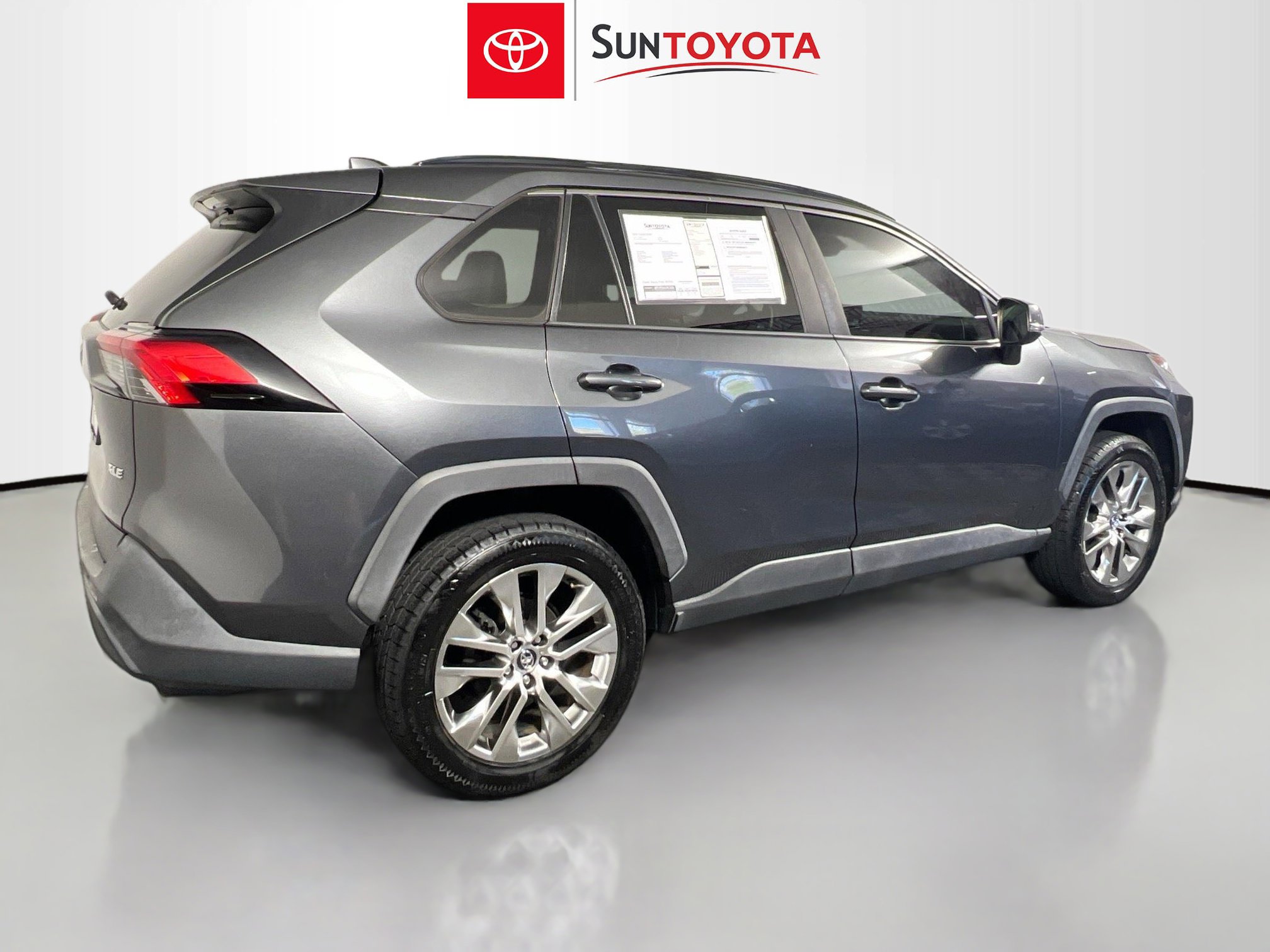 Used 2020 Toyota RAV4 XLE Premium FWD image 4