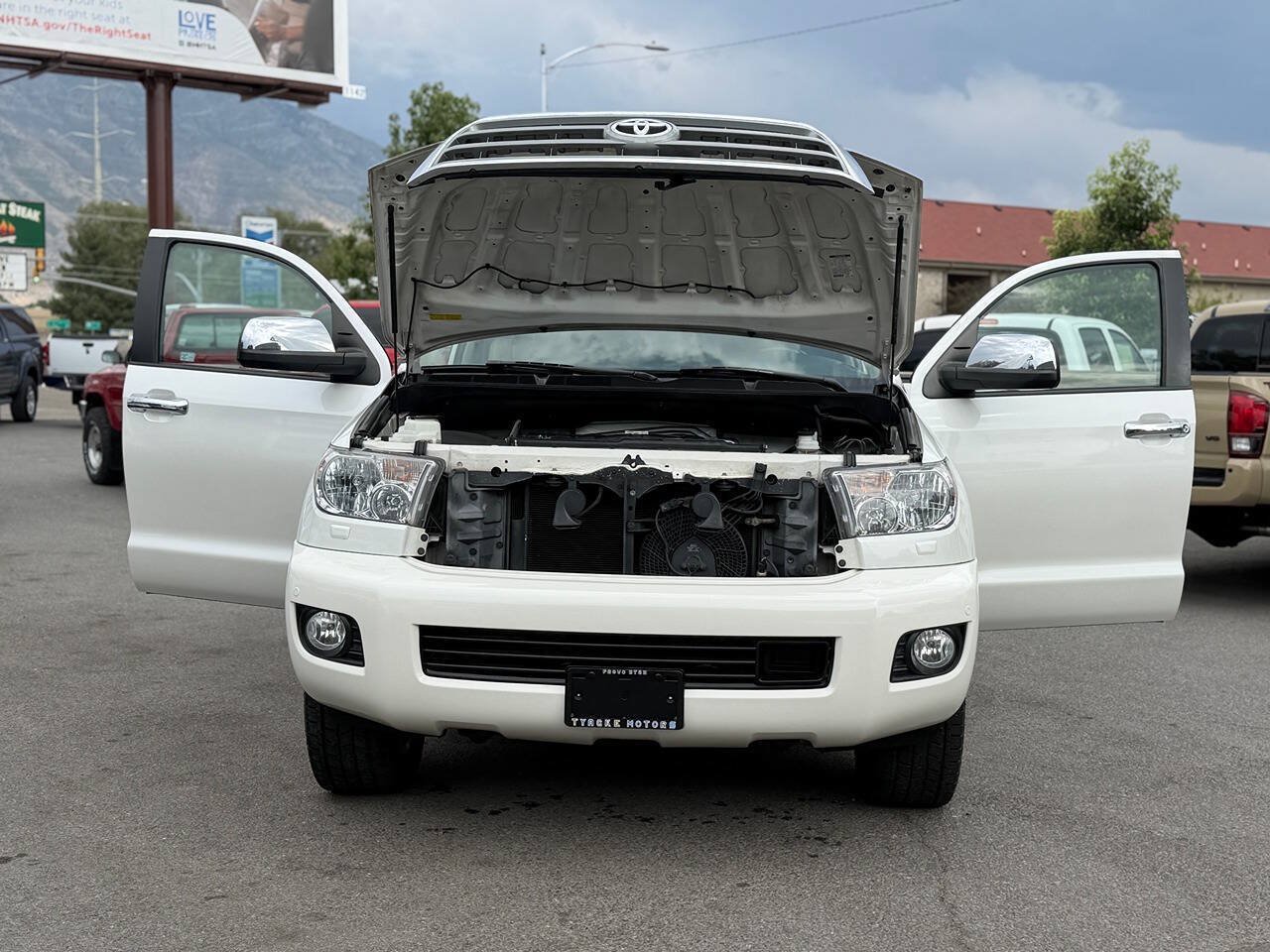 Used 2015 Toyota Sequoia Platinum AWD/4WD image 2