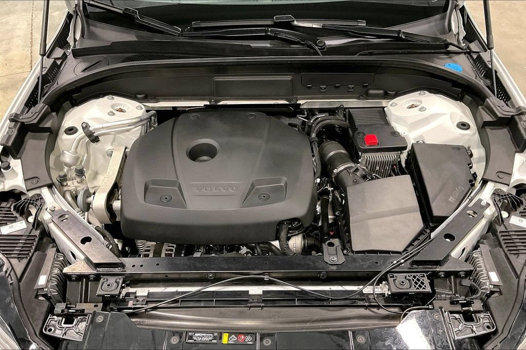 Used 2021 Volvo XC60 T5 Momentum w/ Premium Package AWD/4WD image 31