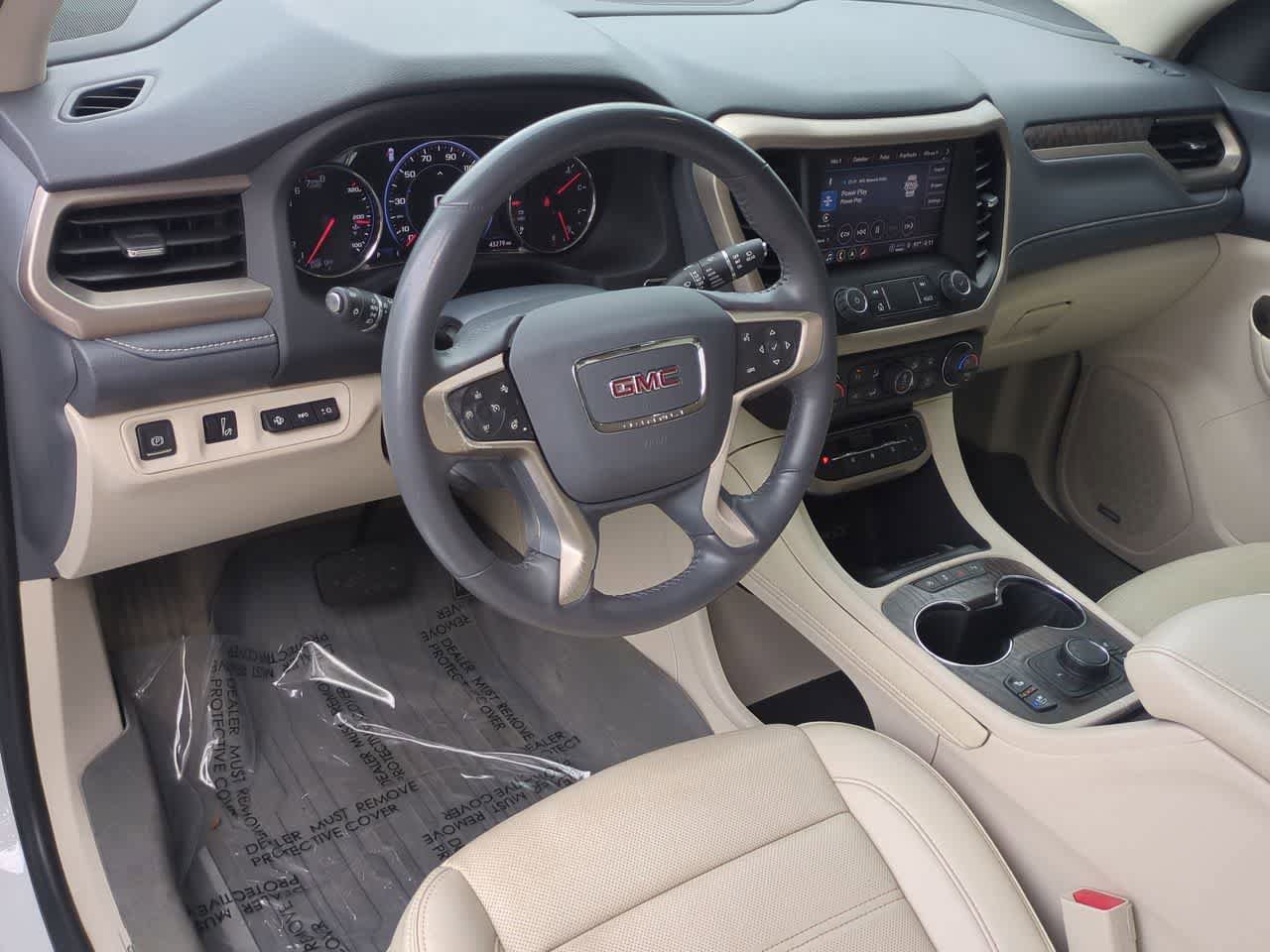 Used 2022 GMC Acadia Denali w/ Denali Technology Package FWD image 10
