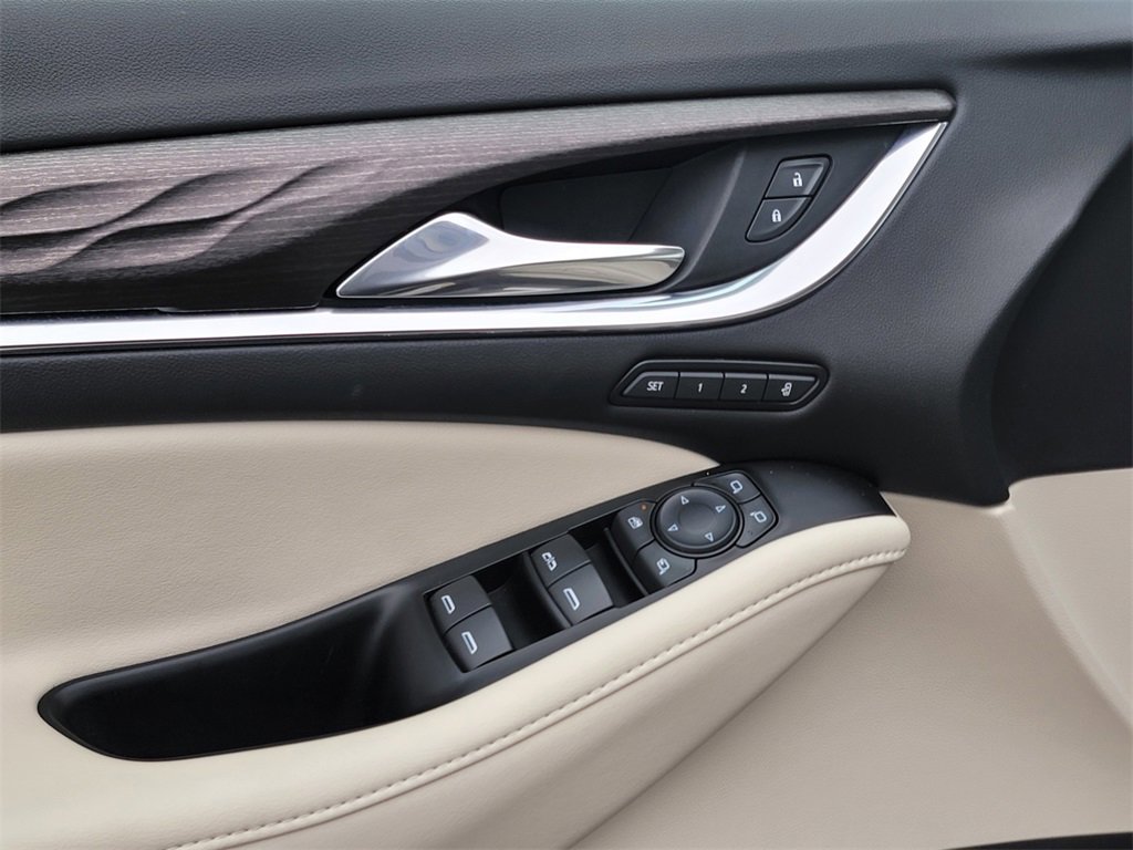 Used 2023 Buick Enclave Avenir w/ Avenir Technology Package image 14