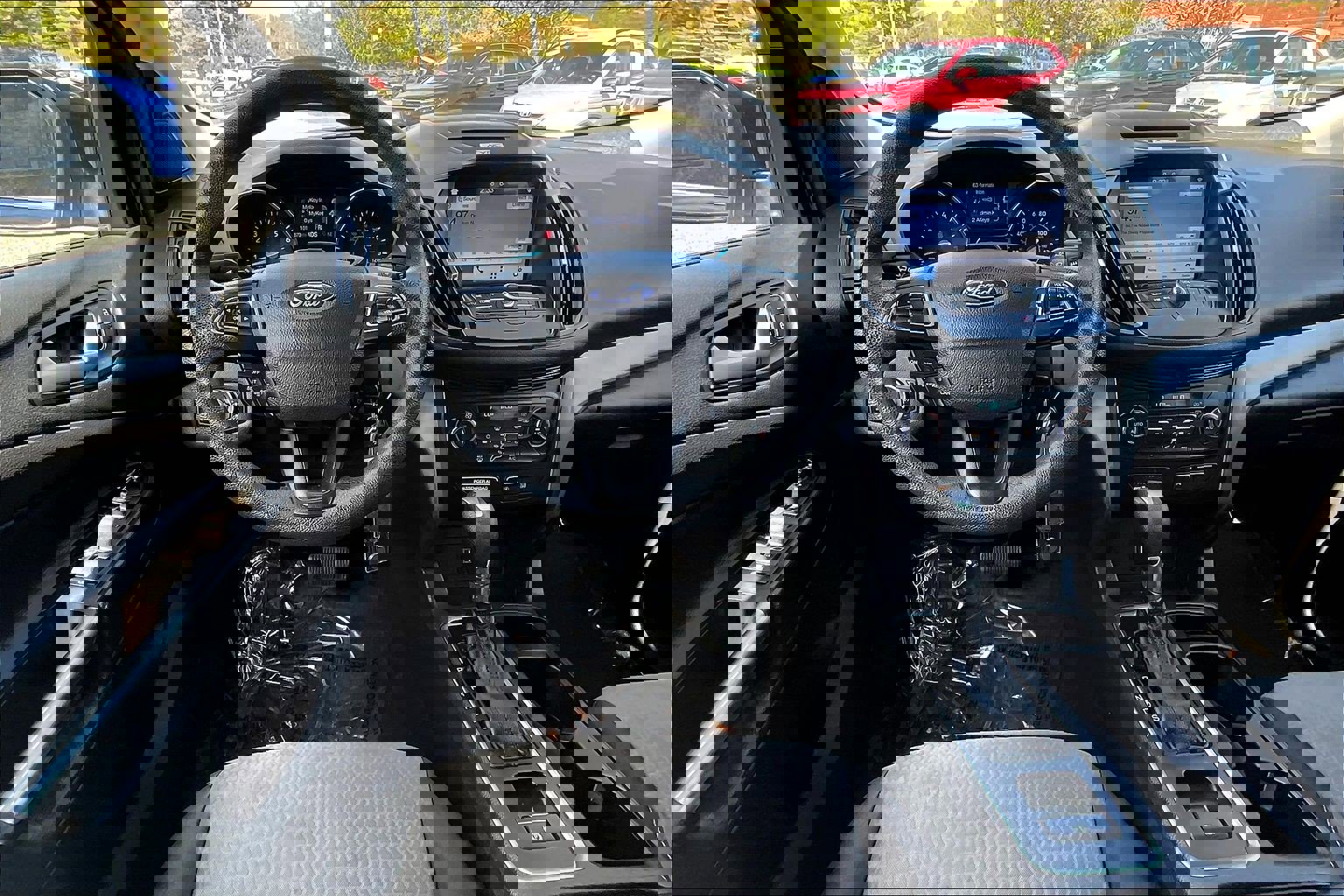 Used 2017 Ford Escape SE w/ Equipment Group 201A image 5