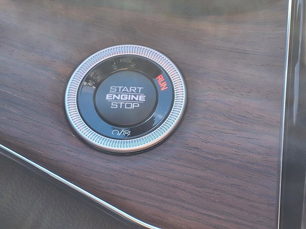 New 2025 Jeep Grand Cherokee Summit image 12