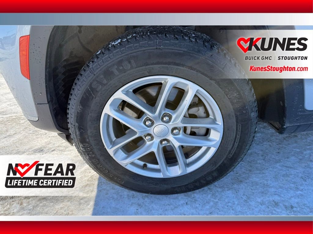 Used 2023 Jeep Grand Cherokee L Laredo image 16