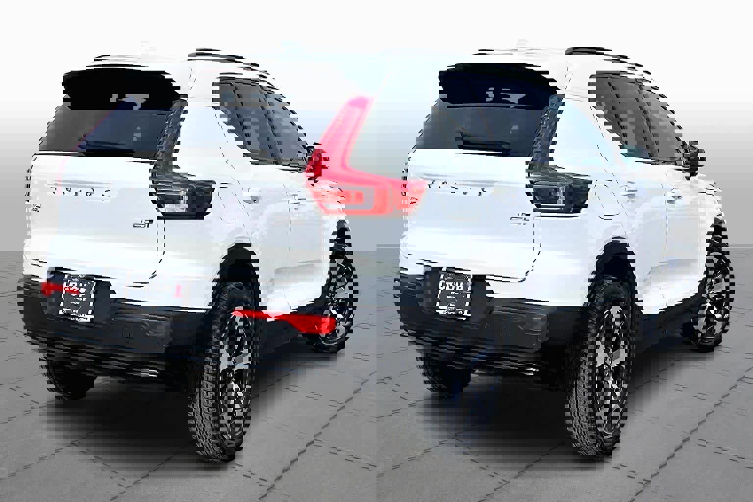 Certified 2023 Volvo XC40 B5 Plus w/ Climate Package image 13