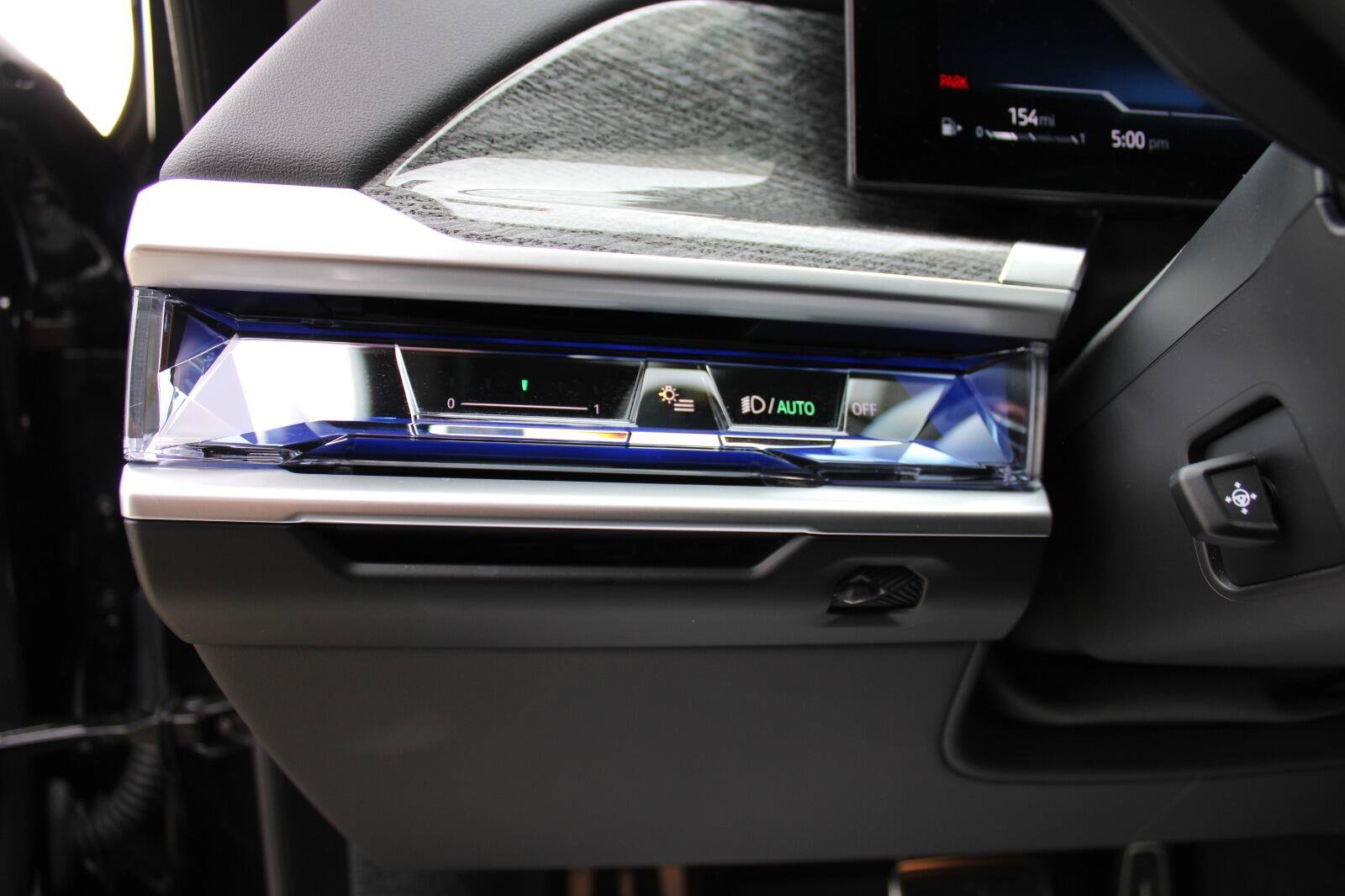 Used 2024 BMW 740i xDrive AWD/4WD image 13