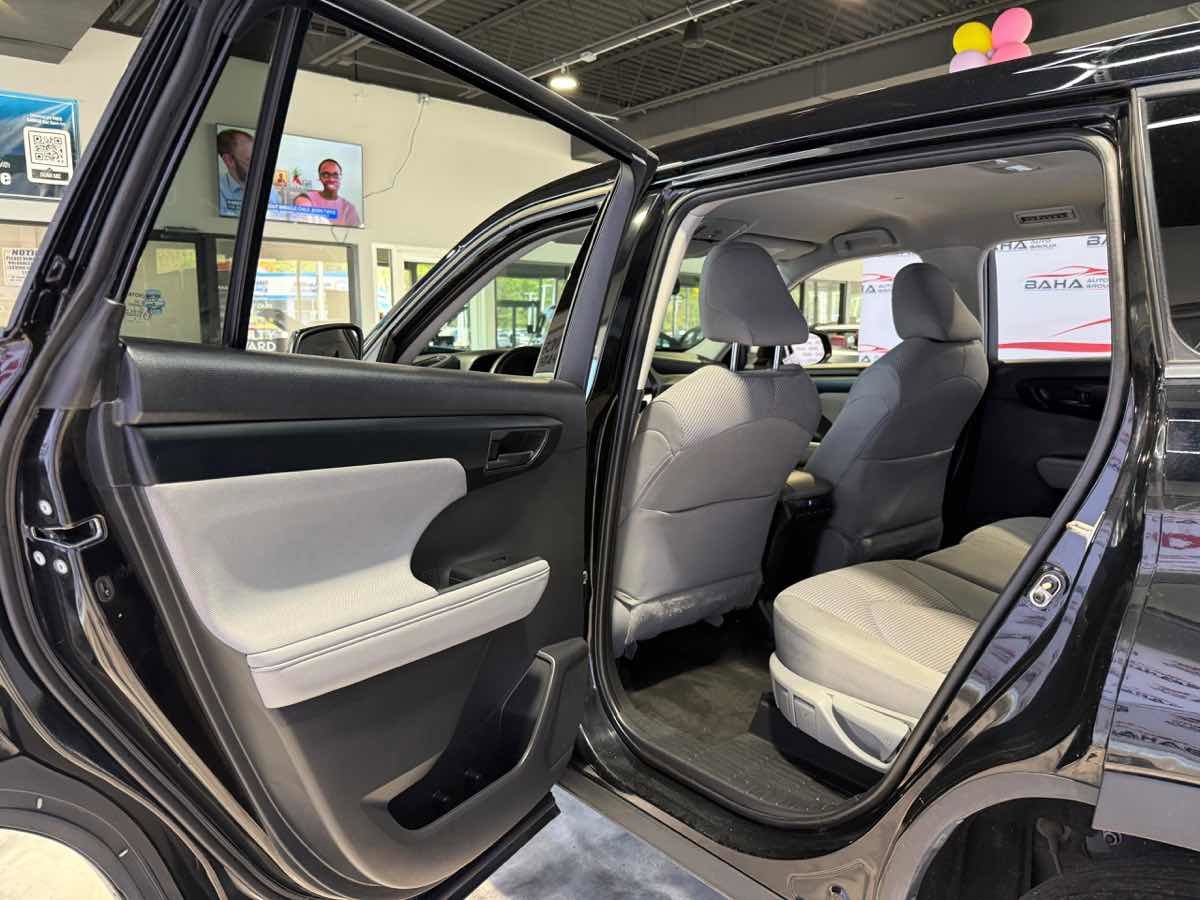 Used 2022 Toyota Highlander L FWD image 63