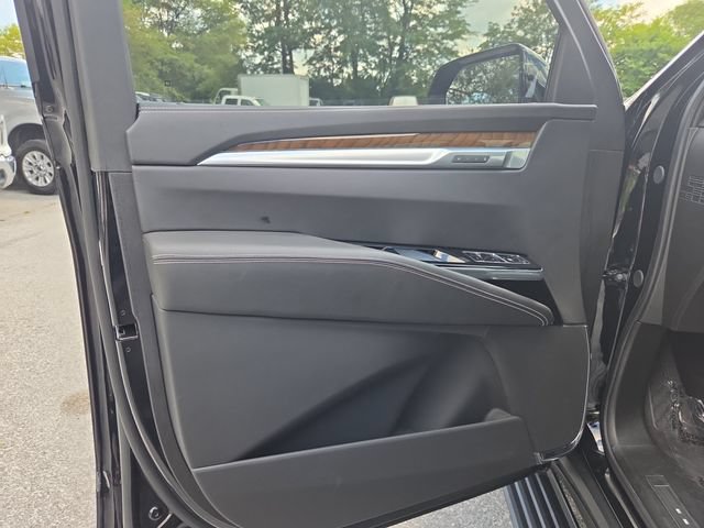 Used 2025 Cadillac Escalade Sport Platinum w/ LPO, ONYX Package AWD/4WD image 11