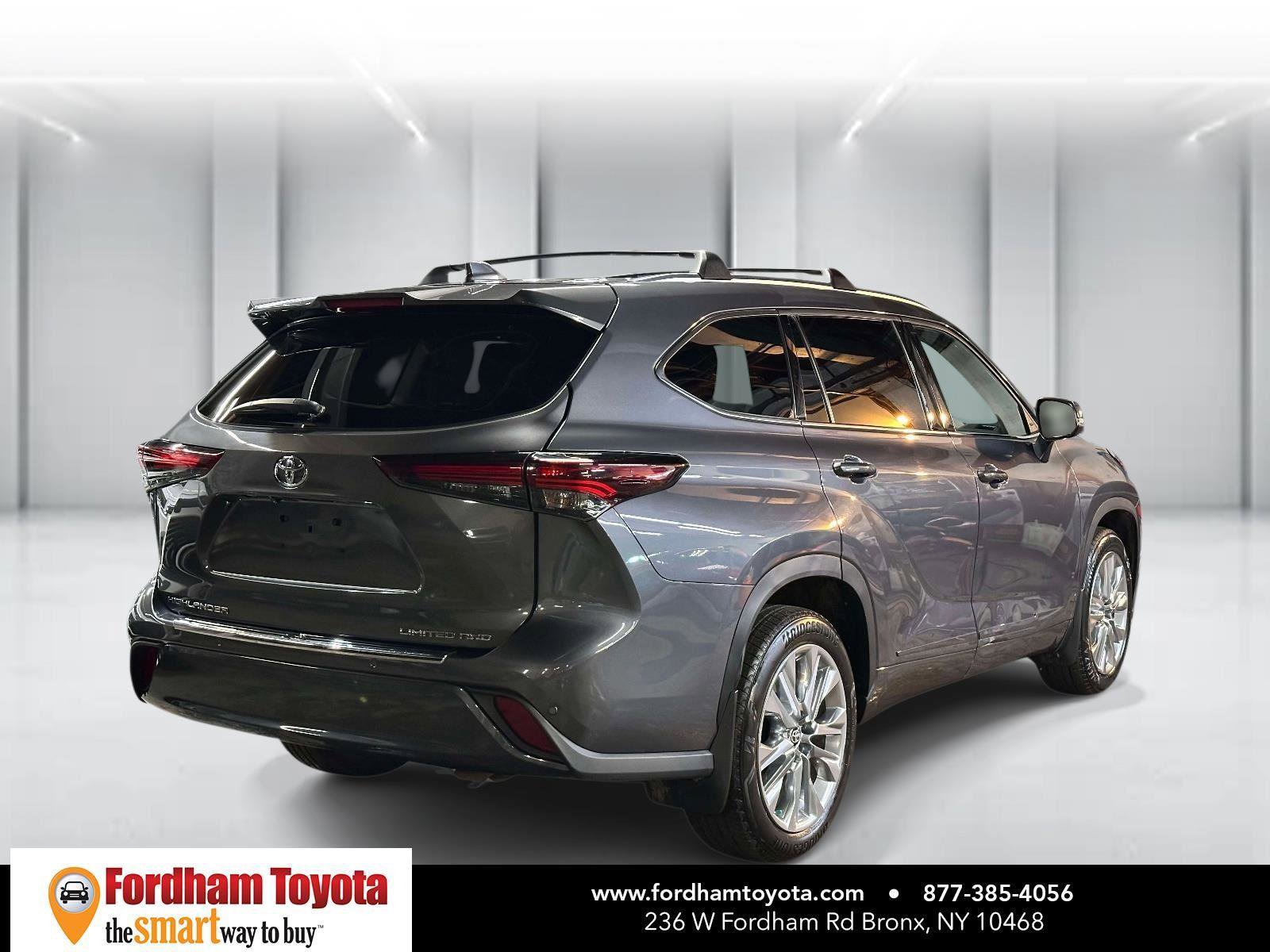 Used 2024 Toyota Highlander Limited image 2