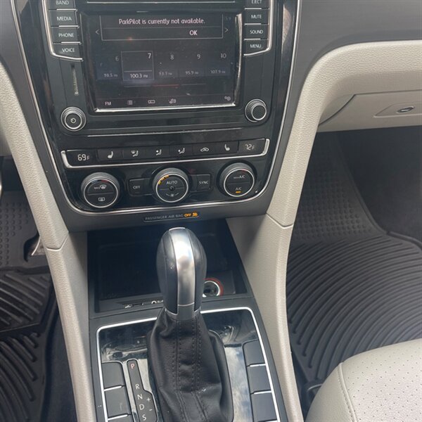 Used 2015 Volkswagen Passat 1.8T Limited Edition FWD image 14