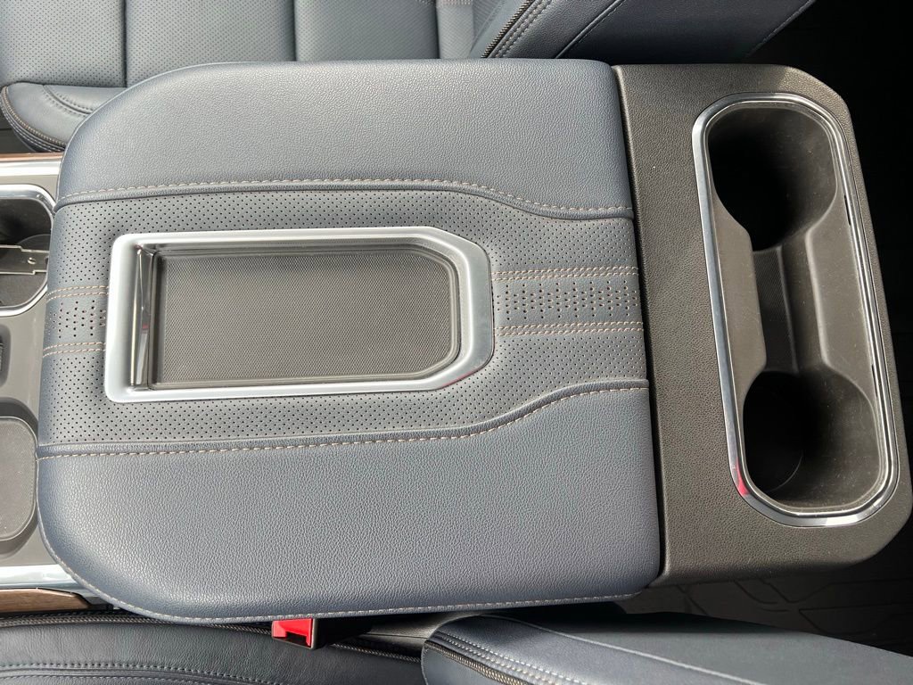 Used 2022 Chevrolet Silverado 1500 High Country w/ High Country Premium Package image 28