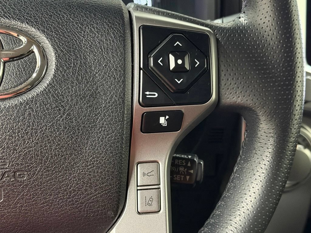 Used 2020 Toyota 4Runner SR5 AWD/4WD image 35