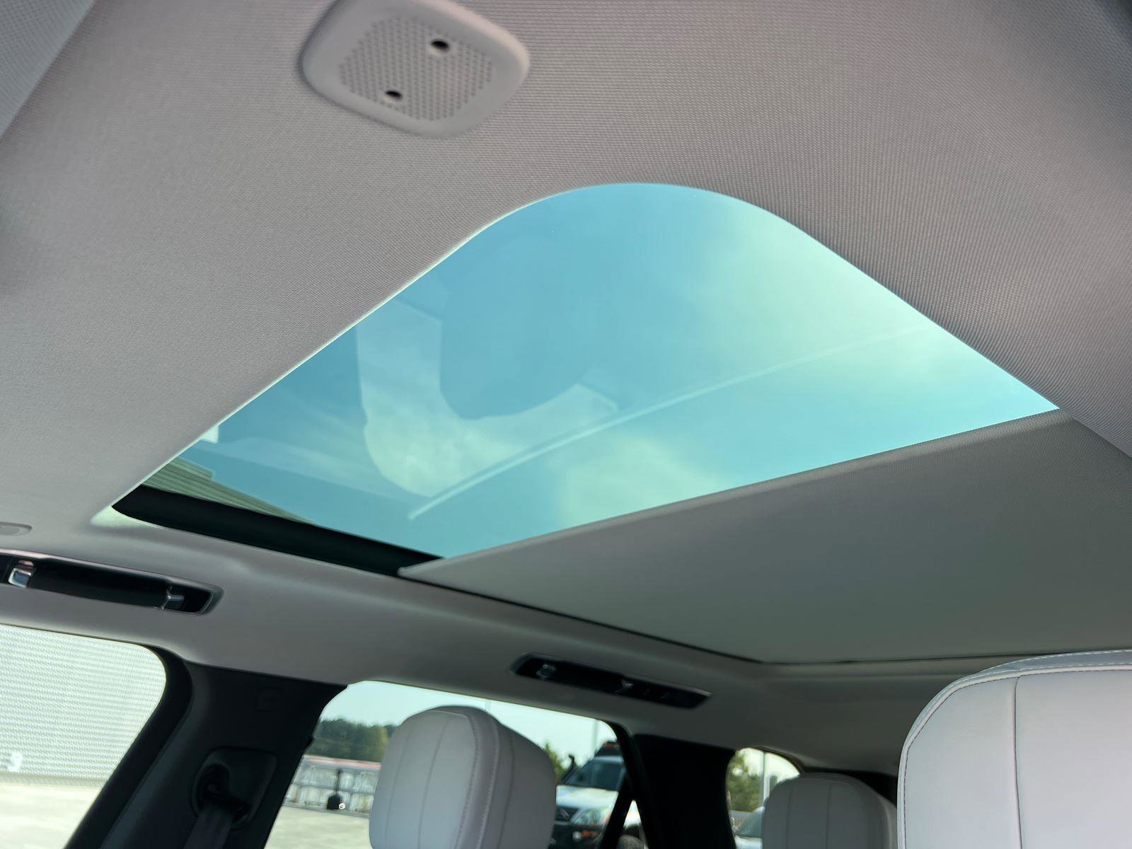 Used 2024 Land Rover Range Rover Sport SE image 33