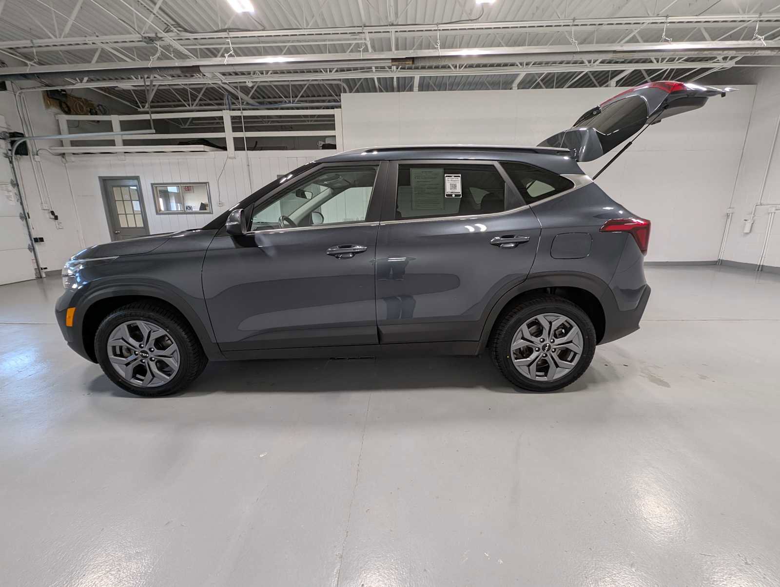 Used 2024 Kia Seltos S AWD/4WD image 12