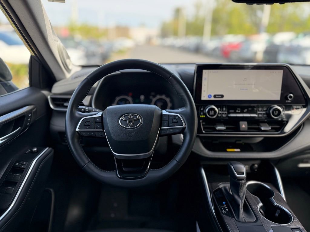 Used 2023 Toyota Highlander Limited image 24