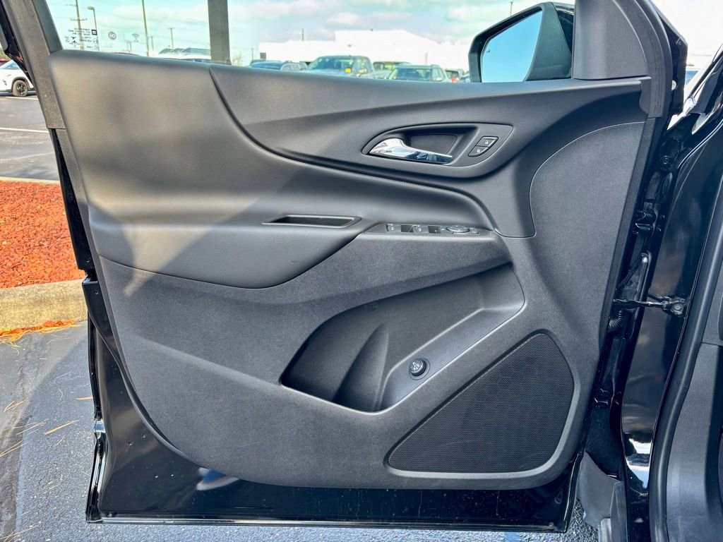 Used 2023 Chevrolet Equinox LT image 11