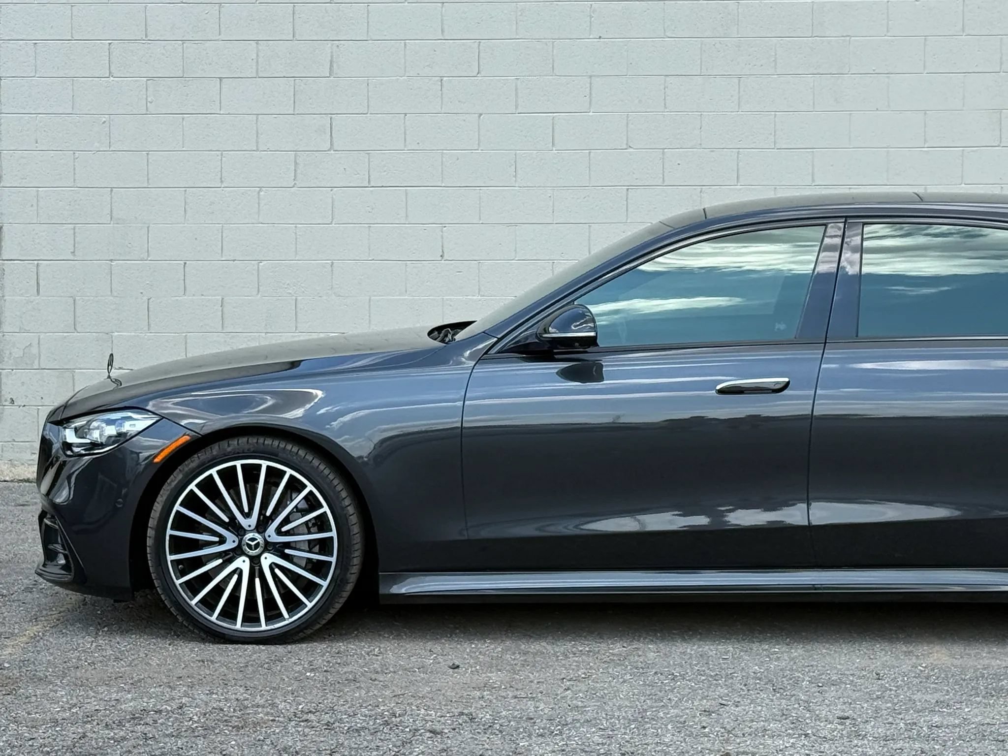 Used 2023 Mercedes-Benz S 580 4MATIC Sedan w/ AMG Line image 3