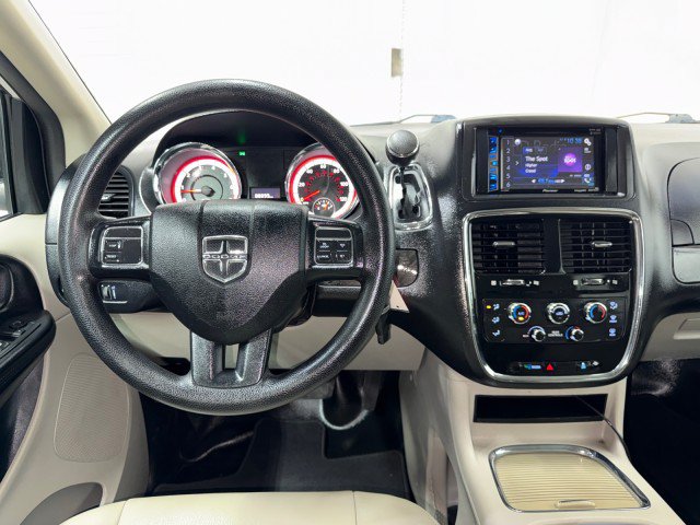 Used 2016 Dodge Grand Caravan SXT FWD image 19