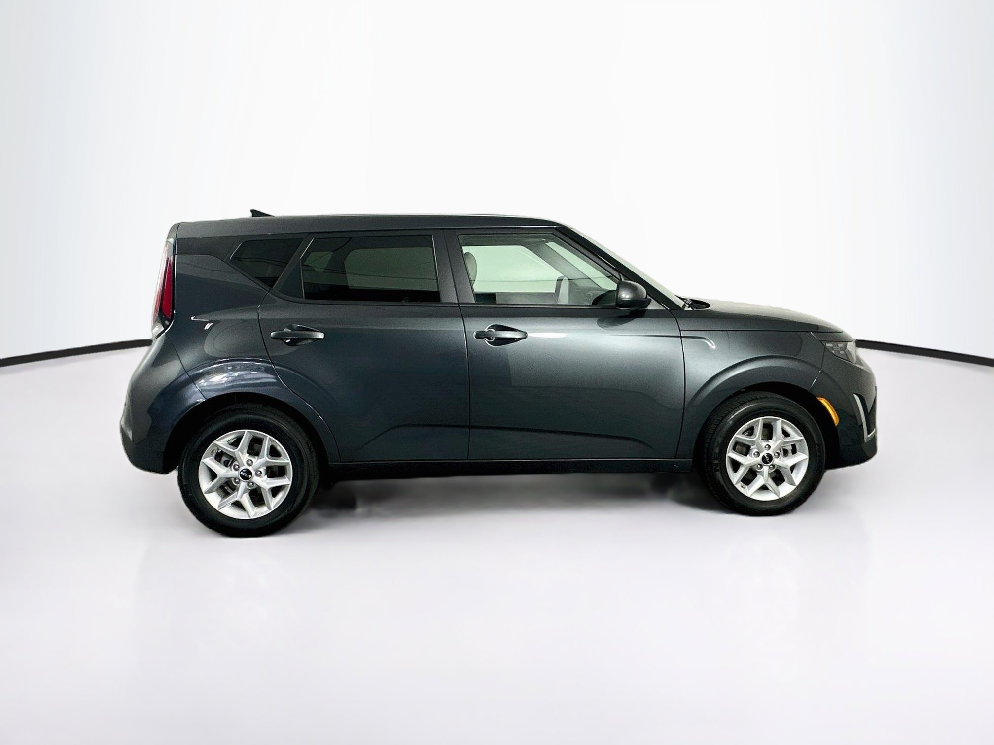 Used 2025 Kia Soul LX w/ LX Technology Package FWD image 10