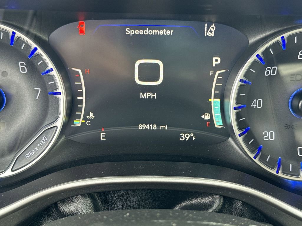 Used 2023 Chrysler Pacifica Touring-L image 12