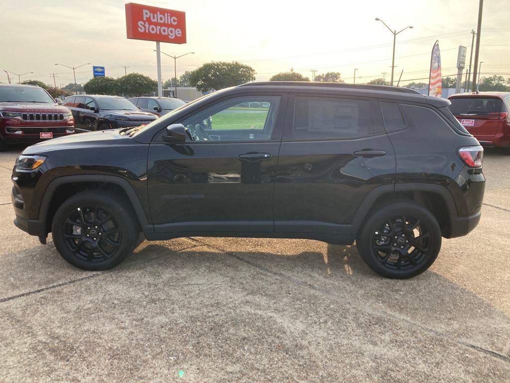 New 2025 Jeep Compass Latitude w/ Sun & Sound Group AWD/4WD image 2