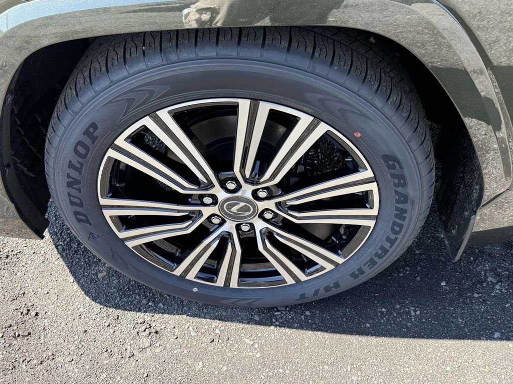 New 2026 Lexus LX 700h Luxury image 7