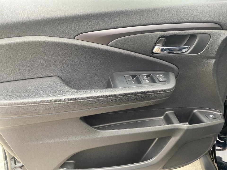 Used 2022 Honda Pilot Sport image 36