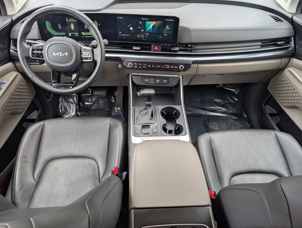 Used 2025 Kia Carnival FWD image 21