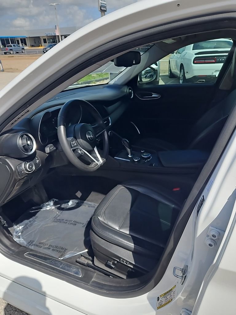 Used 2018 Alfa Romeo Giulia image 12