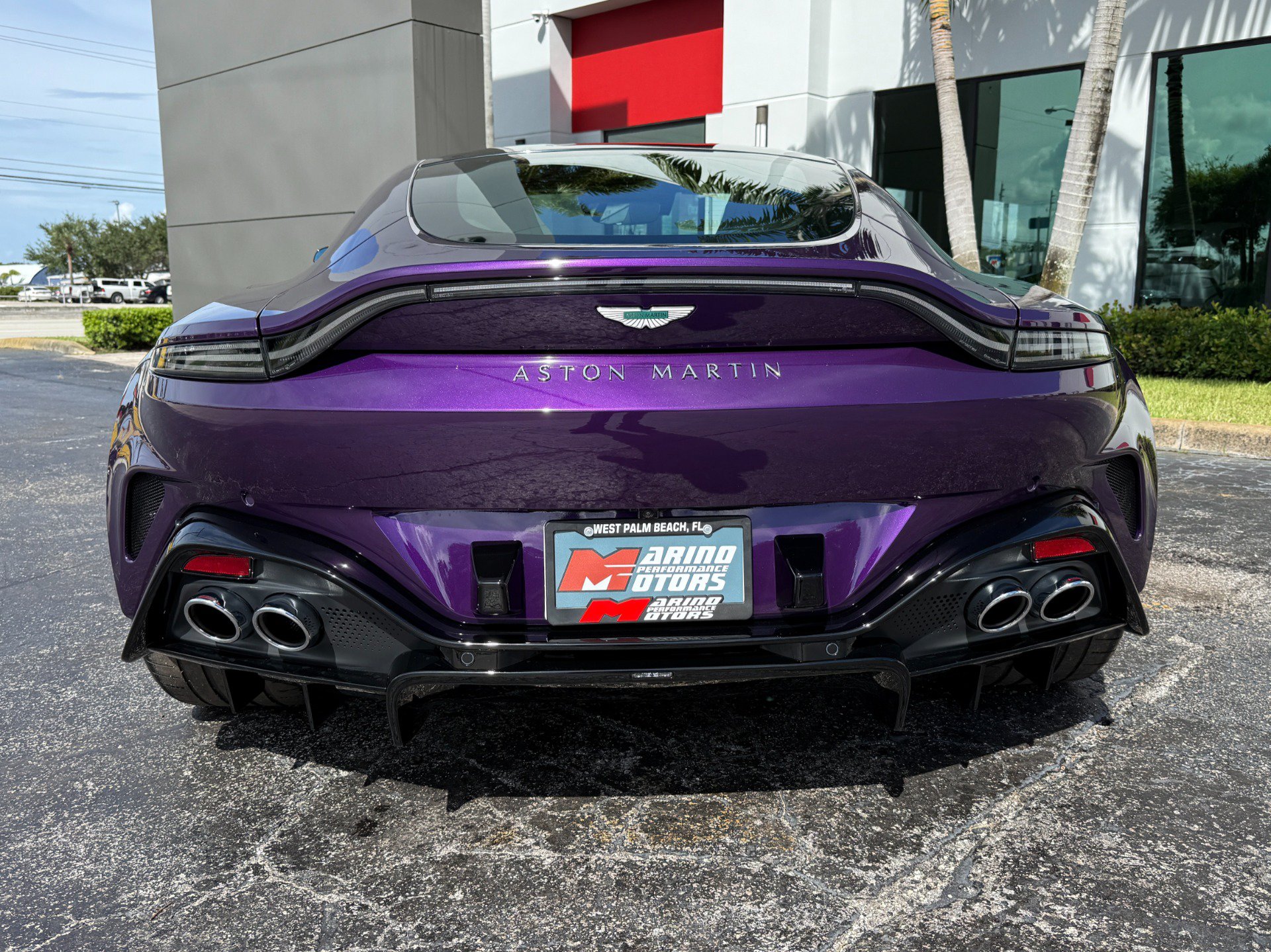 Used 2025 Aston Martin V8 Vantage Coupe RWD image 20