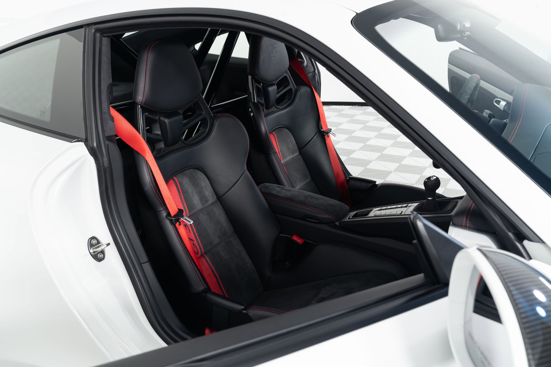 Used 2018 Porsche 911 GT3 RWD image 17
