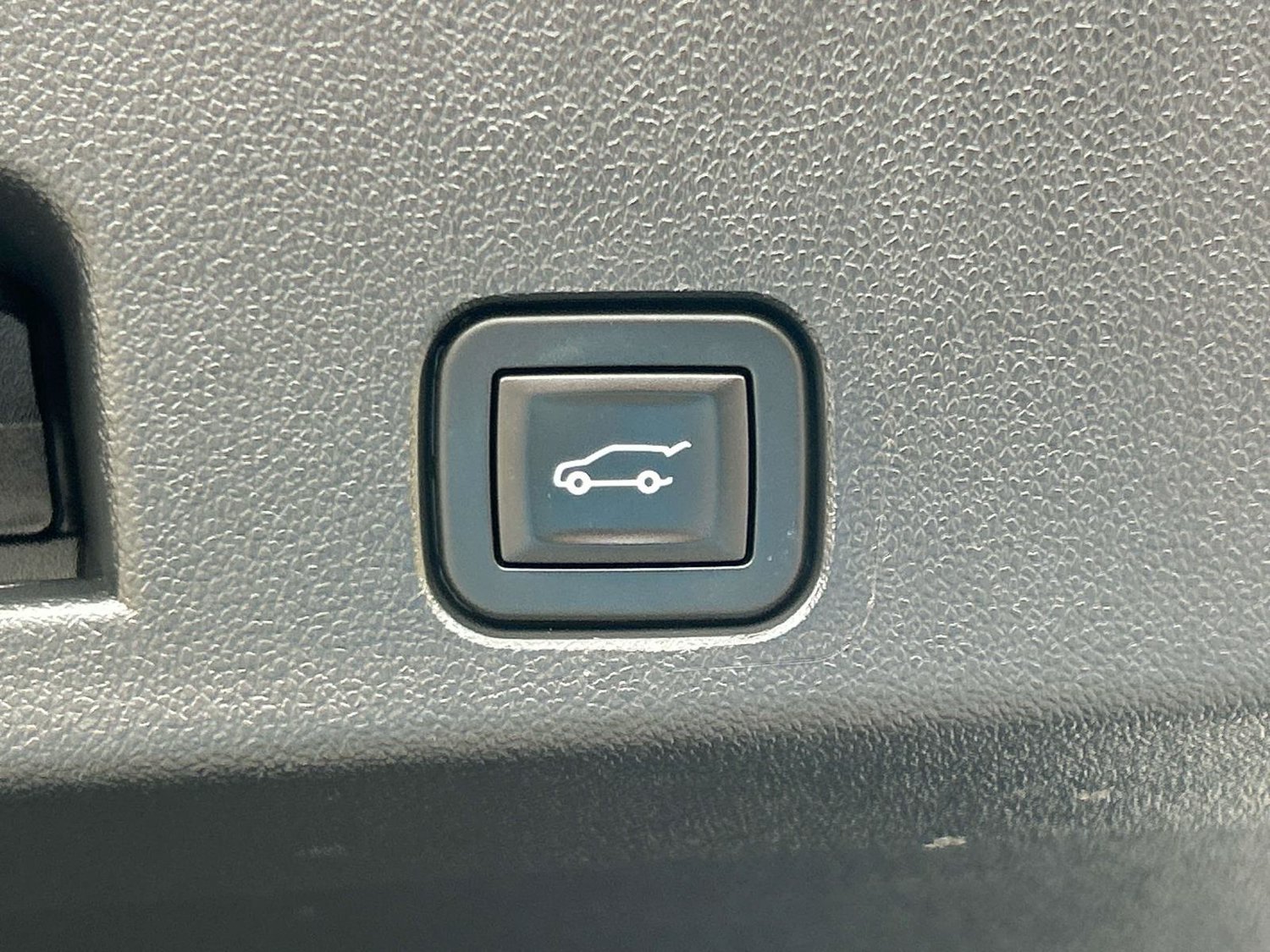 Used 2025 Chevrolet Traverse LT FWD image 16