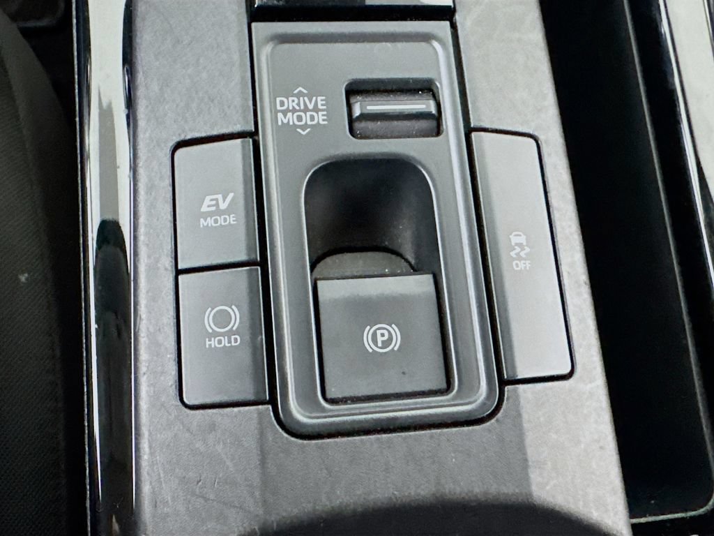 Used 2023 Toyota Prius LE FWD image 15