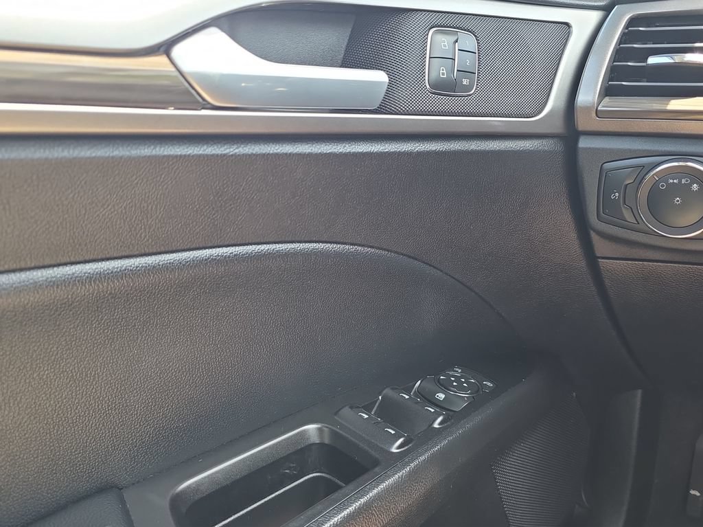 Used 2019 Ford Fusion SEL FWD image 11