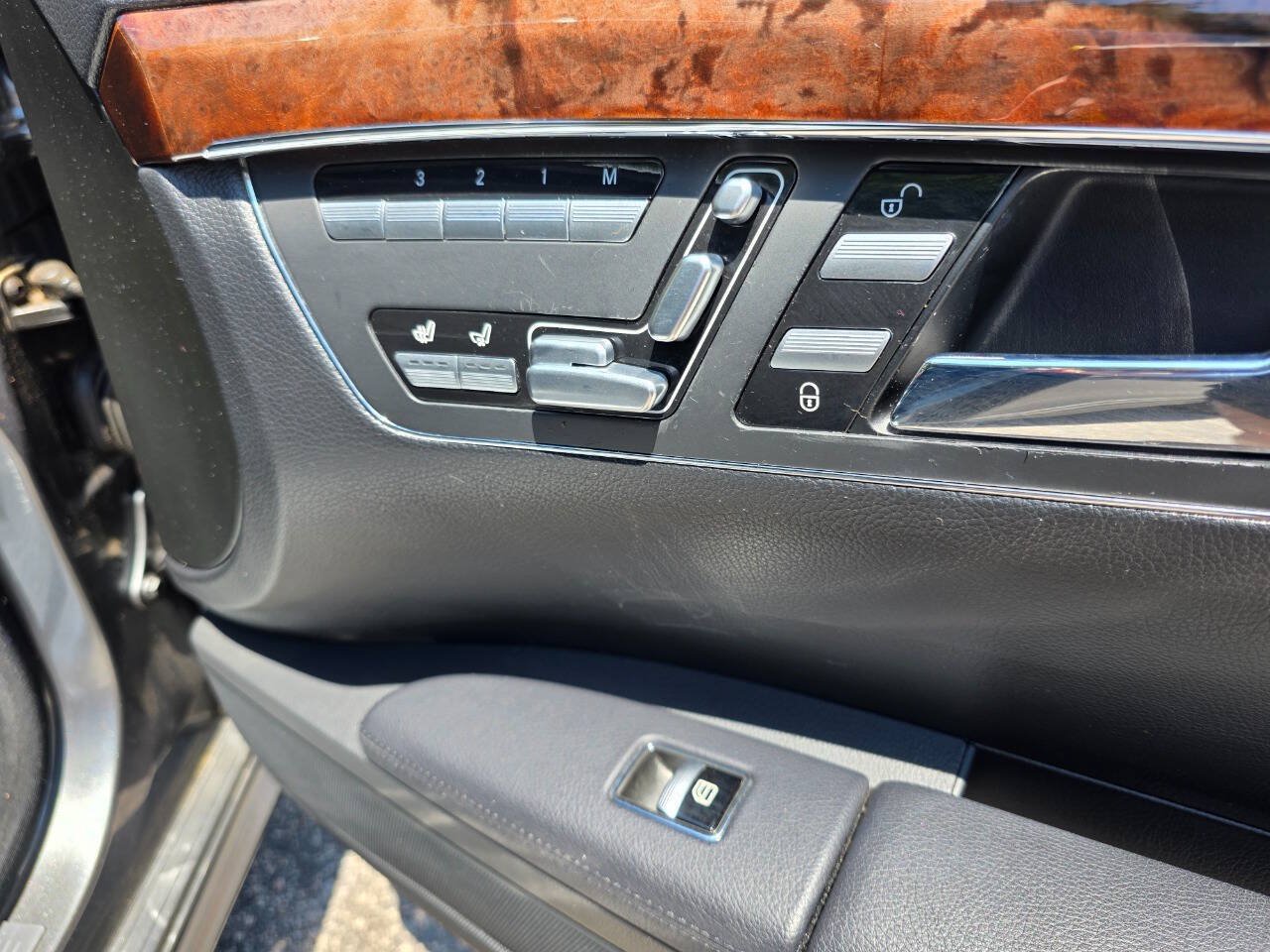 Used 2011 Mercedes-Benz S 550 w/ Sport Pkg Plus One image 40