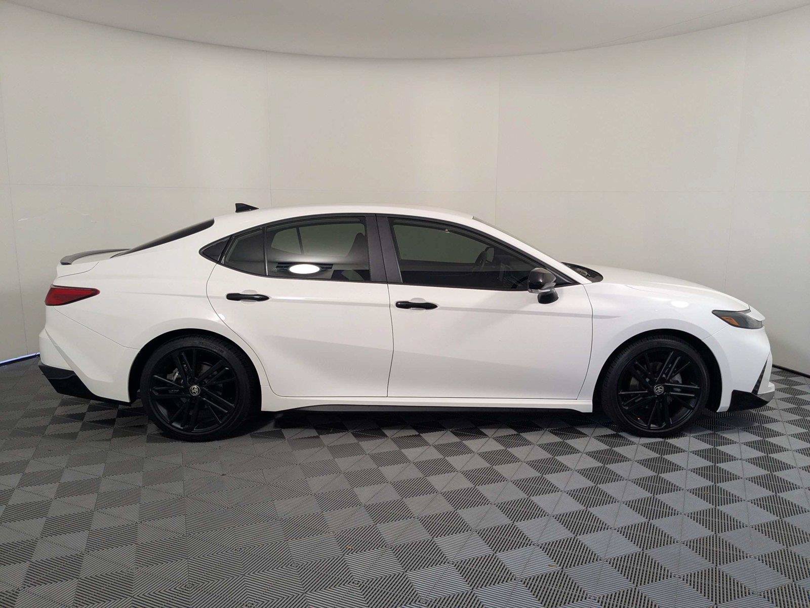 Certified 2026 Toyota Camry Hybrid FWD image 4