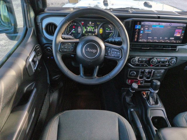 Used 2024 Jeep Wrangler Unlimited AWD/4WD image 15